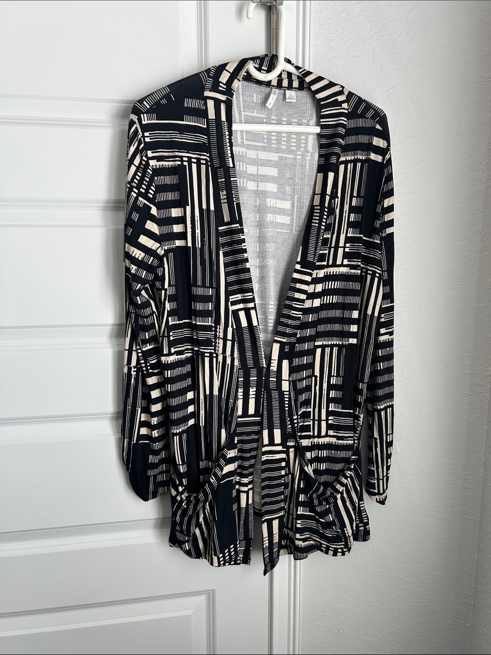 Geometric Print Tie-Hem Women's jacket Black & Cream